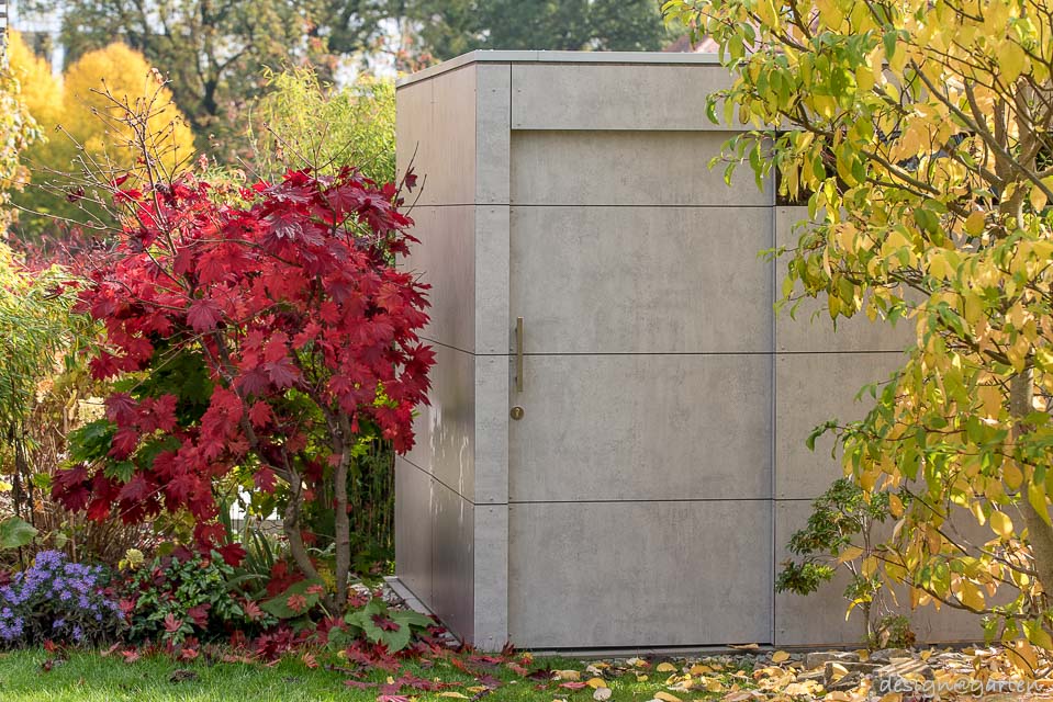 Minimalisme intemporel : l'abri de jardin moderne au look béton raffiné